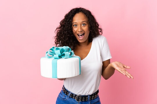 Mujer con regalo DANTOUR